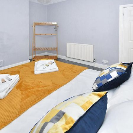 The Yellow Door By Avenew Management Serviced Accommodation Stoke-on-Trent Esterno foto