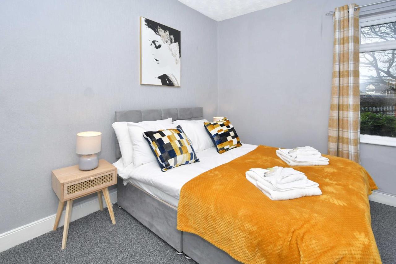 The Yellow Door By Avenew Management Serviced Accommodation Stoke-on-Trent Esterno foto