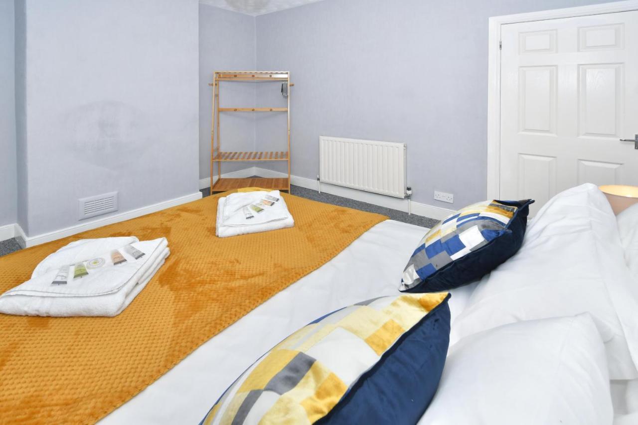 The Yellow Door By Avenew Management Serviced Accommodation Stoke-on-Trent Esterno foto