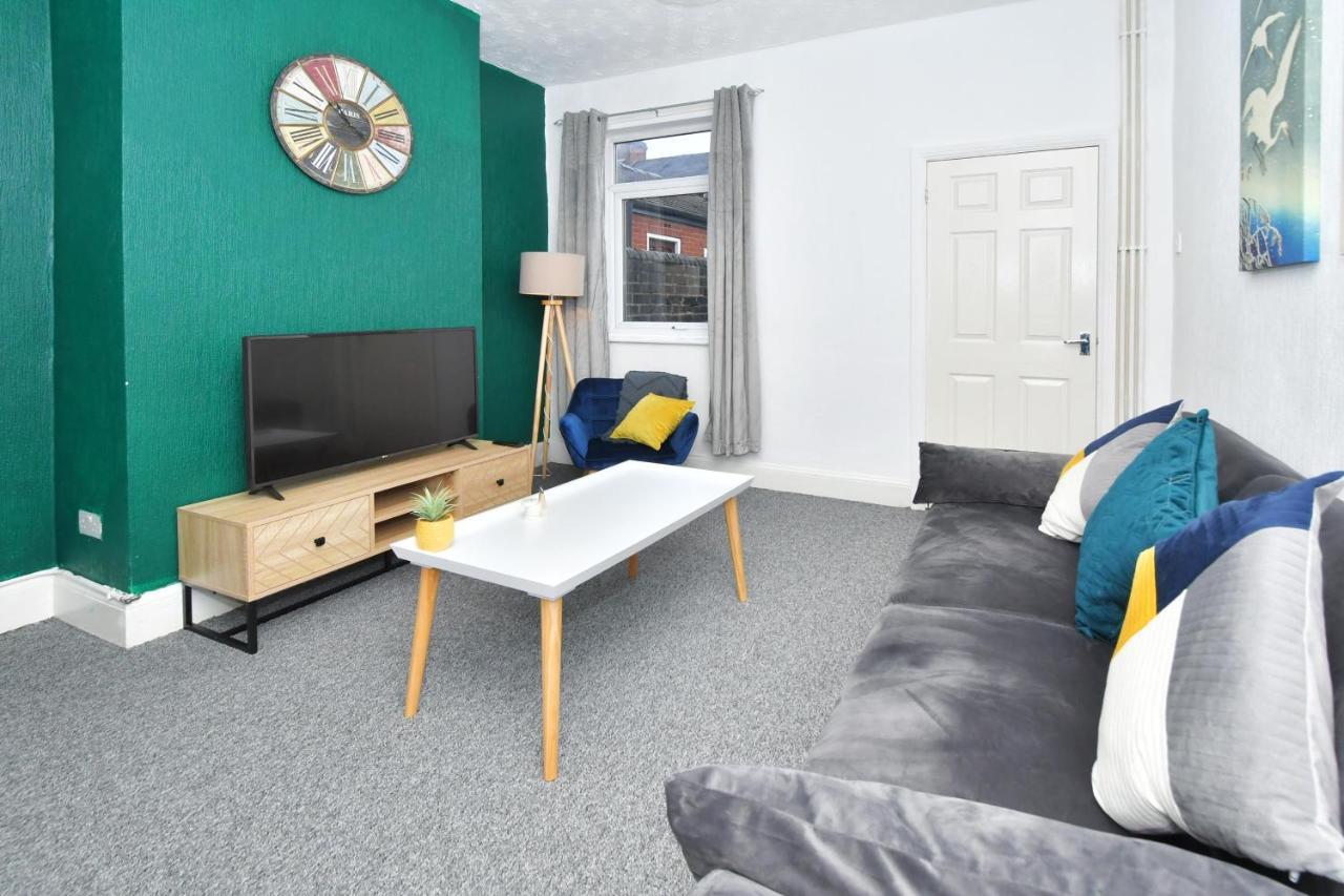 The Yellow Door By Avenew Management Serviced Accommodation Stoke-on-Trent Esterno foto