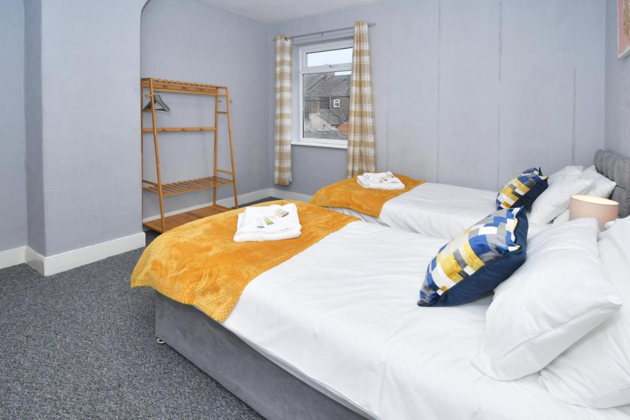 The Yellow Door By Avenew Management Serviced Accommodation Stoke-on-Trent Esterno foto