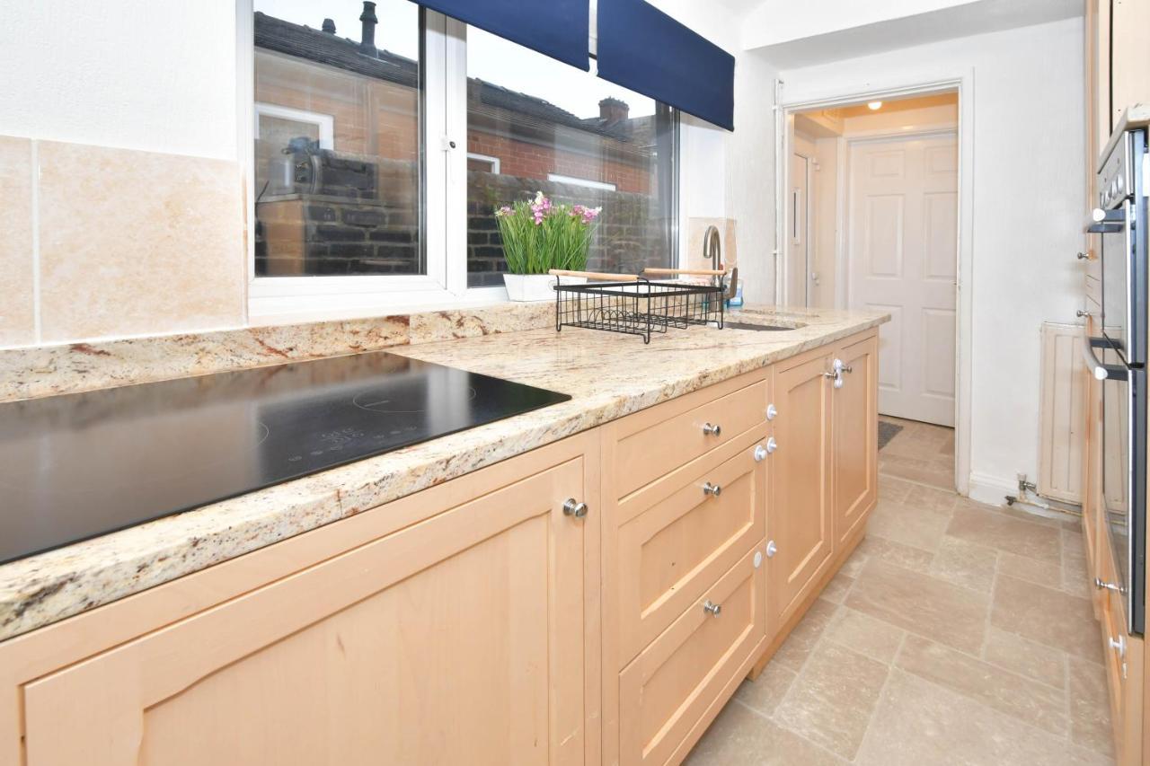 The Yellow Door By Avenew Management Serviced Accommodation Stoke-on-Trent Esterno foto