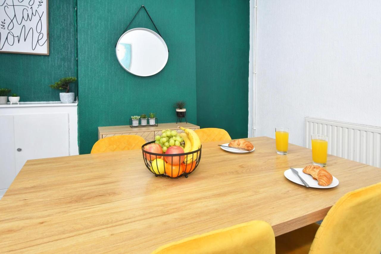 The Yellow Door By Avenew Management Serviced Accommodation Stoke-on-Trent Esterno foto