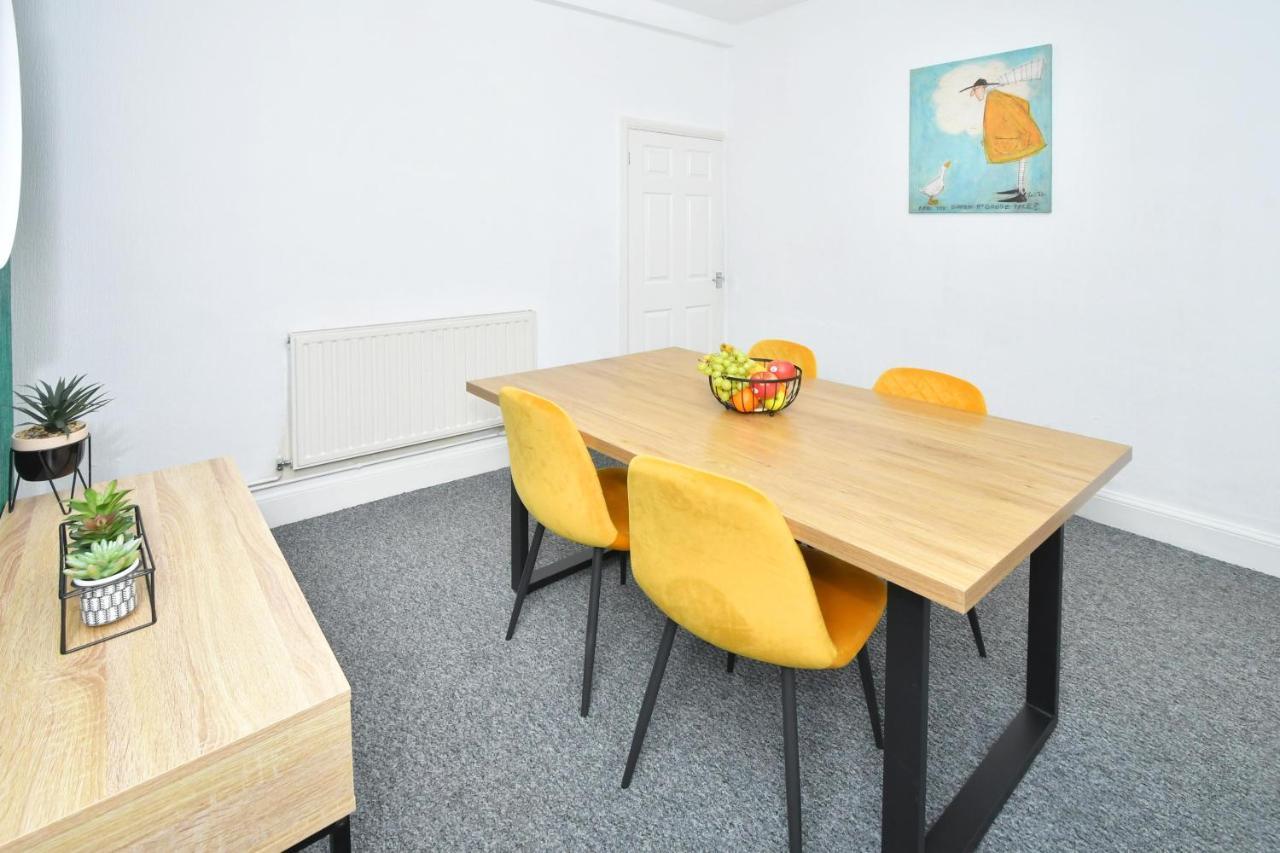 The Yellow Door By Avenew Management Serviced Accommodation Stoke-on-Trent Esterno foto