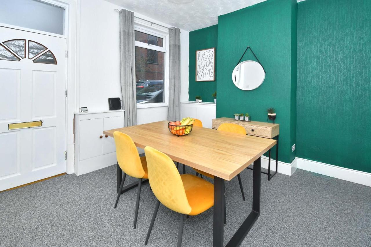 The Yellow Door By Avenew Management Serviced Accommodation Stoke-on-Trent Esterno foto