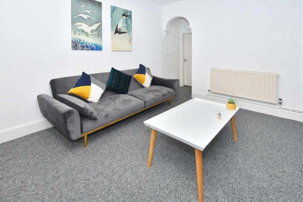 The Yellow Door By Avenew Management Serviced Accommodation Stoke-on-Trent Esterno foto