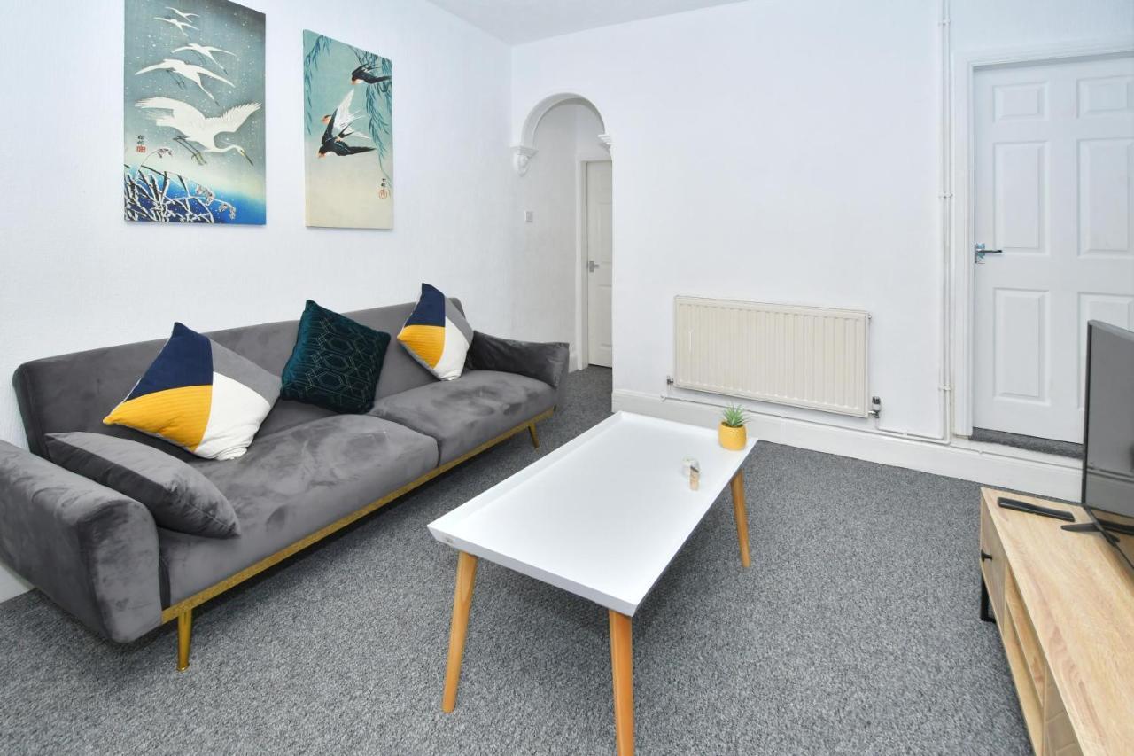 The Yellow Door By Avenew Management Serviced Accommodation Stoke-on-Trent Esterno foto