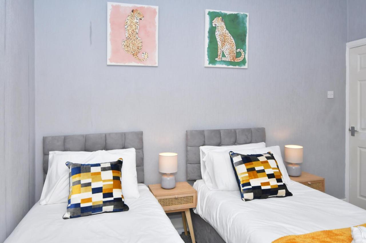 The Yellow Door By Avenew Management Serviced Accommodation Stoke-on-Trent Esterno foto