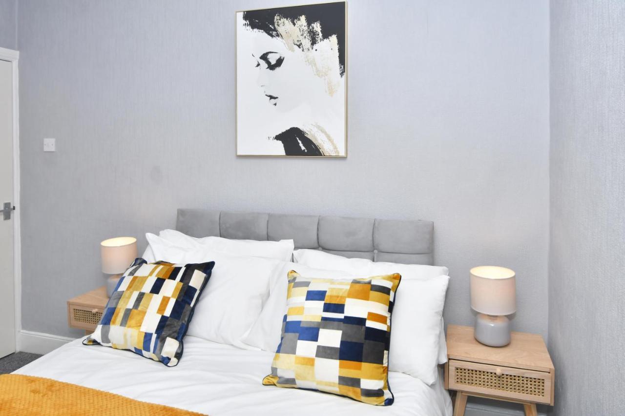 The Yellow Door By Avenew Management Serviced Accommodation Stoke-on-Trent Esterno foto