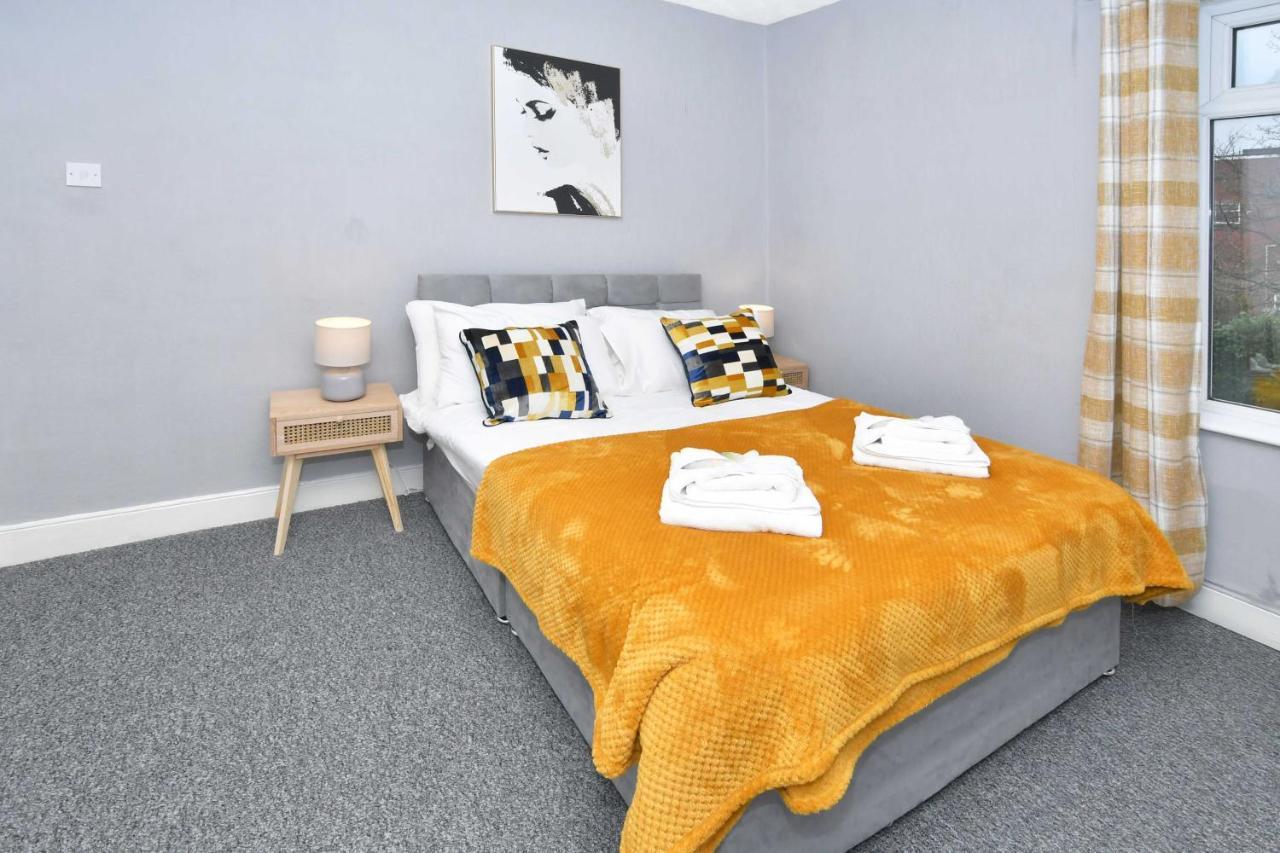 The Yellow Door By Avenew Management Serviced Accommodation Stoke-on-Trent Esterno foto