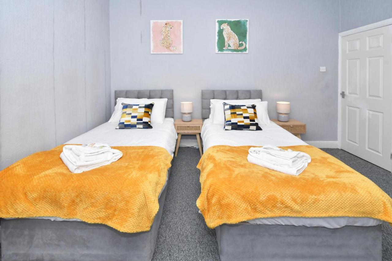 The Yellow Door By Avenew Management Serviced Accommodation Stoke-on-Trent Esterno foto