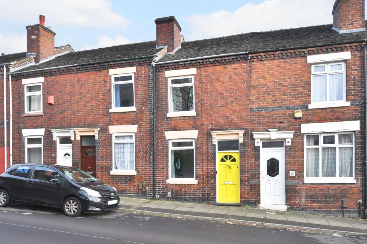 The Yellow Door By Avenew Management Serviced Accommodation Stoke-on-Trent Esterno foto