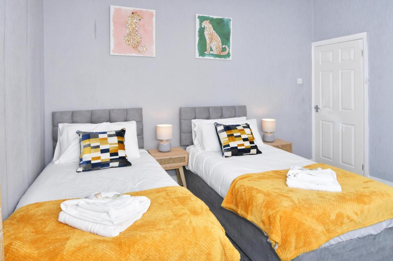 The Yellow Door By Avenew Management Serviced Accommodation Stoke-on-Trent Esterno foto