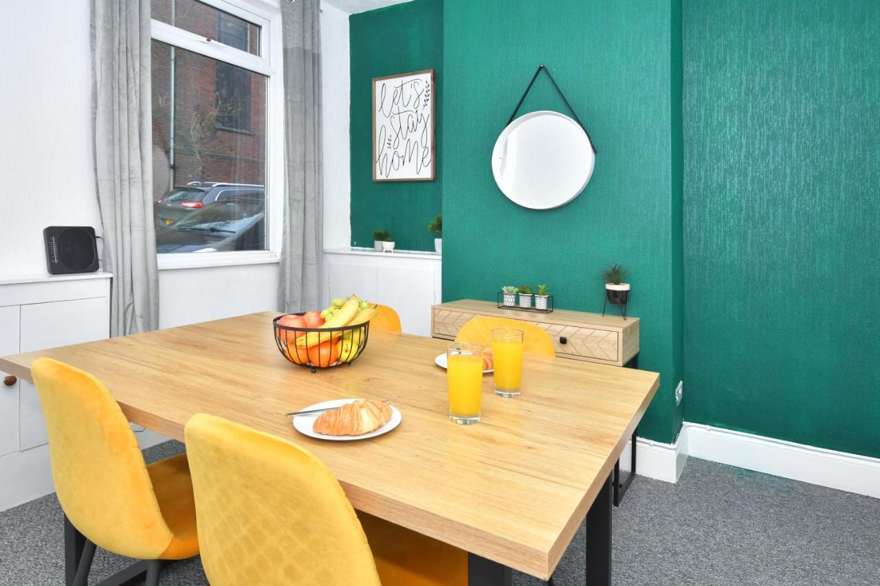 The Yellow Door By Avenew Management Serviced Accommodation Stoke-on-Trent Esterno foto
